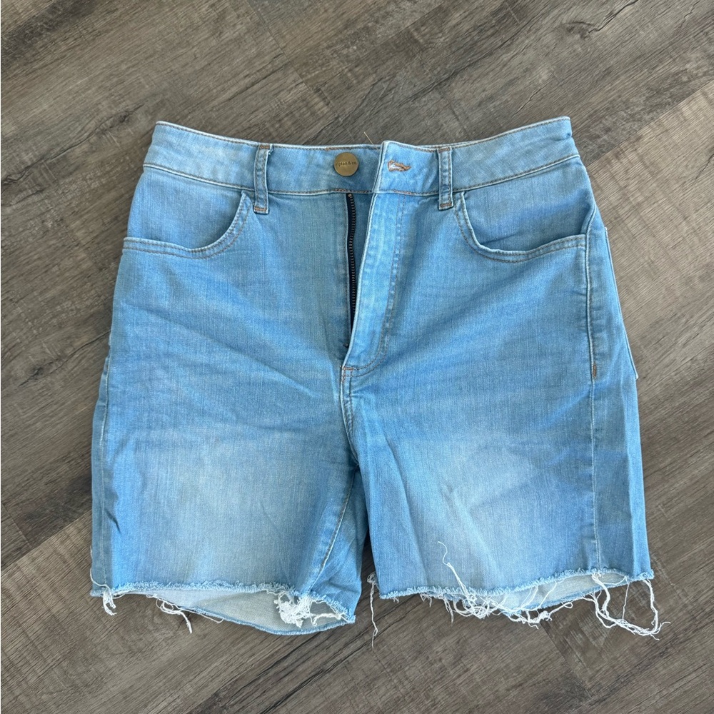 Women’s Ripton light wash jort